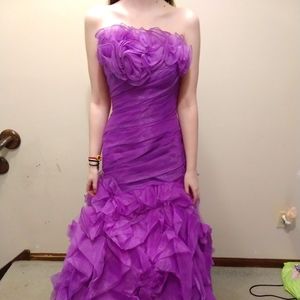 Corset back ruffled gown size 6